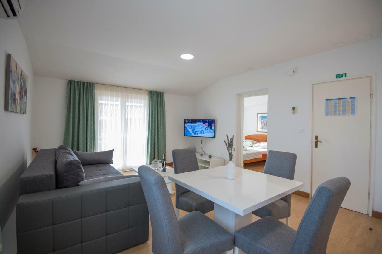 Katarina Apartmani โปดสตรานา ภายนอก รูปภาพ