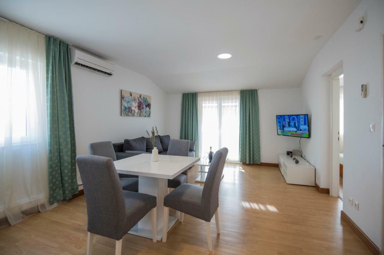 Katarina Apartmani โปดสตรานา ภายนอก รูปภาพ