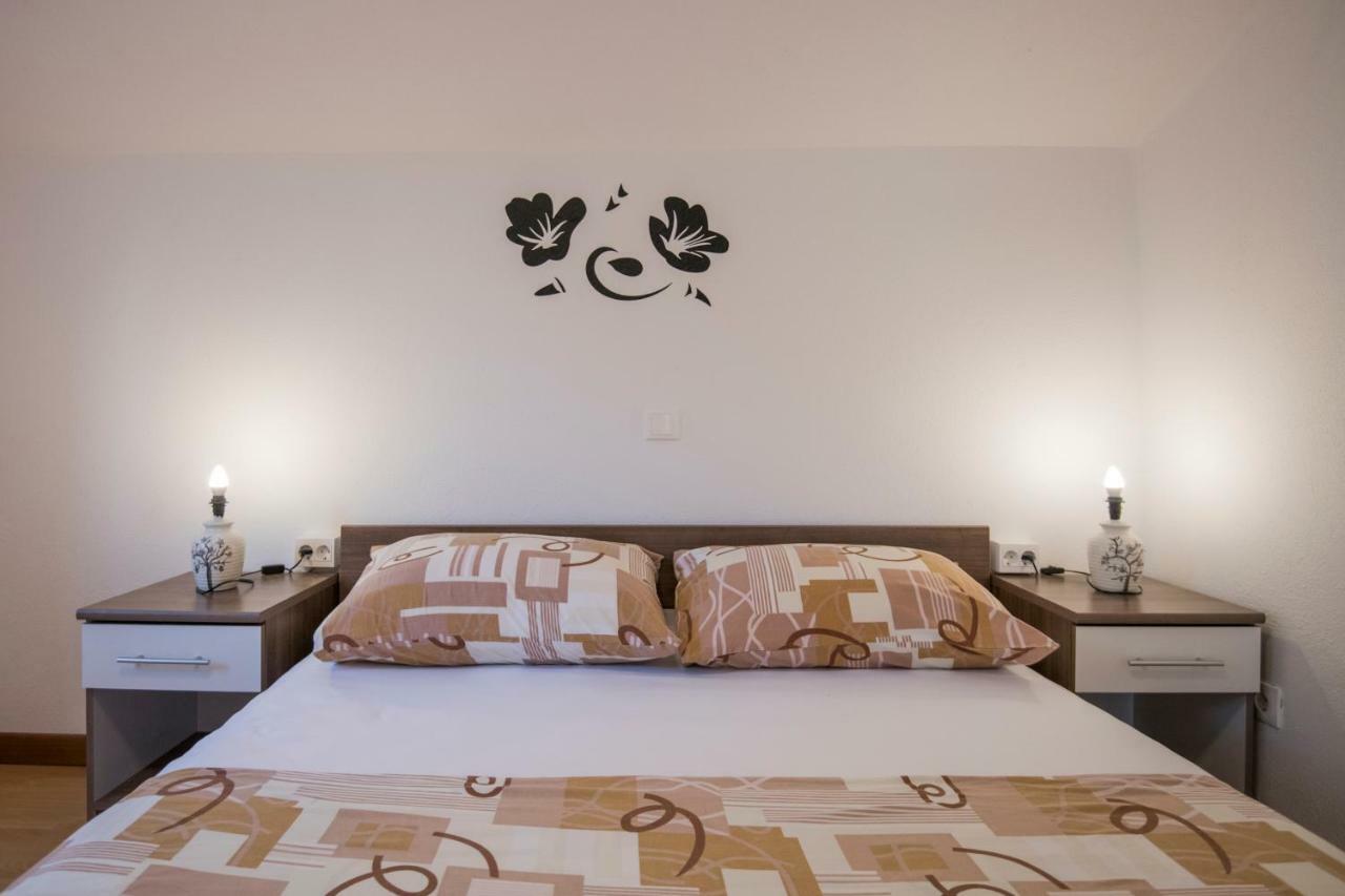 Katarina Apartmani โปดสตรานา ภายนอก รูปภาพ