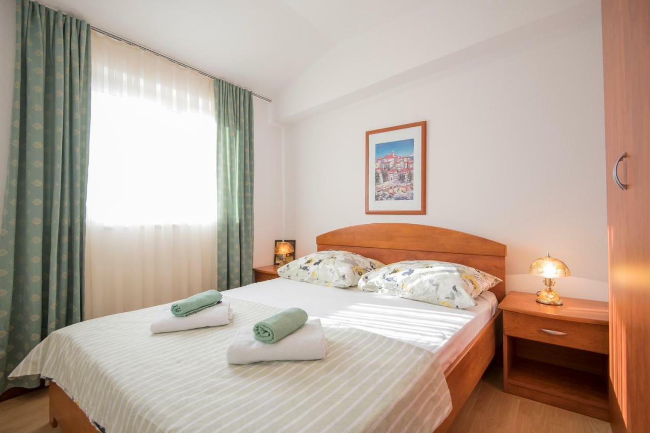 Katarina Apartmani โปดสตรานา ภายนอก รูปภาพ
